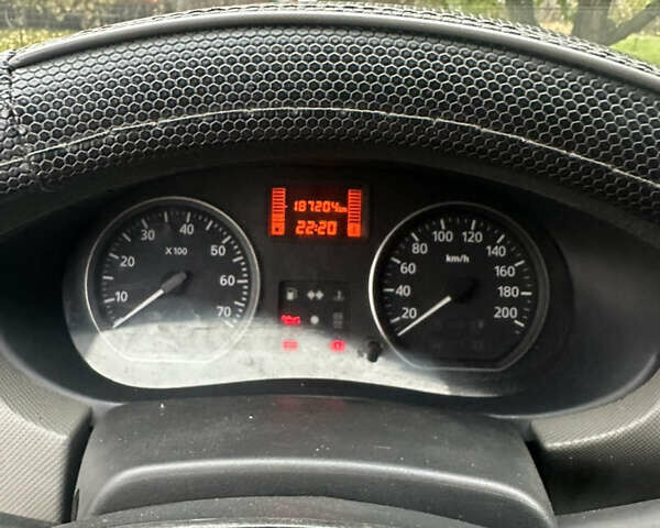 Рено Логан 2010 у Києві на Automoto.ua Білий Рено Логан, об'ємом двигуна 1.39 л та пробігом 187 тис. км за 3200 $, фото 4 на Automoto.ua