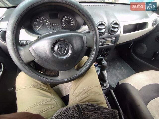 Білий Рено Логан, об'ємом двигуна 1.39 л та пробігом 241 тис. км за 2650 $, фото 9 на Automoto.ua