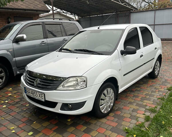 Рено Логан 2010 у Києві на Automoto.ua Білий Рено Логан, об'ємом двигуна 1.39 л та пробігом 187 тис. км за 3200 $, фото 1 на Automoto.ua