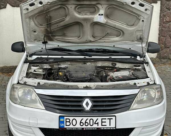 Белый Рено Логан, объемом двигателя 1.39 л и пробегом 387 тыс. км за 2499 $, фото 16 на Automoto.ua