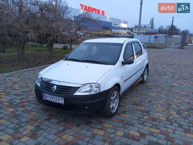 Белый Рено Логан, объемом двигателя 1.39 л и пробегом 170 тыс. км за 1999 $, фото 4 на Automoto.ua