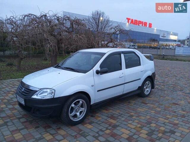 Белый Рено Логан, объемом двигателя 1.39 л и пробегом 170 тыс. км за 1999 $, фото 3 на Automoto.ua