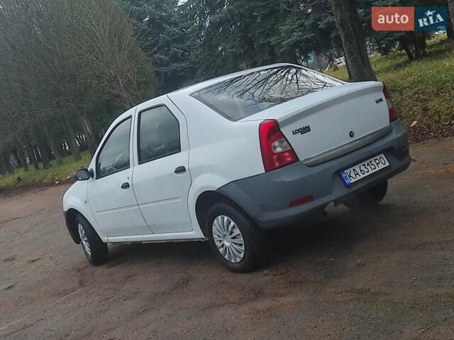Білий Рено Логан, об'ємом двигуна 1.39 л та пробігом 241 тис. км за 2650 $, фото 5 на Automoto.ua