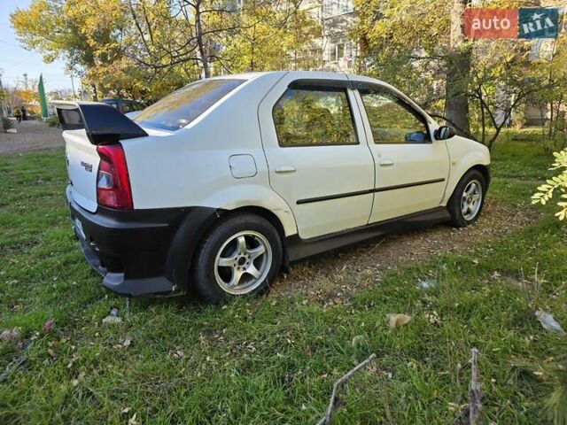 Білий Рено Логан, об'ємом двигуна 1.39 л та пробігом 770 тис. км за 2500 $, фото 2 на Automoto.ua