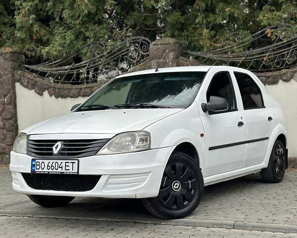 Белый Рено Логан, объемом двигателя 1.39 л и пробегом 387 тыс. км за 2499 $, фото 3 на Automoto.ua