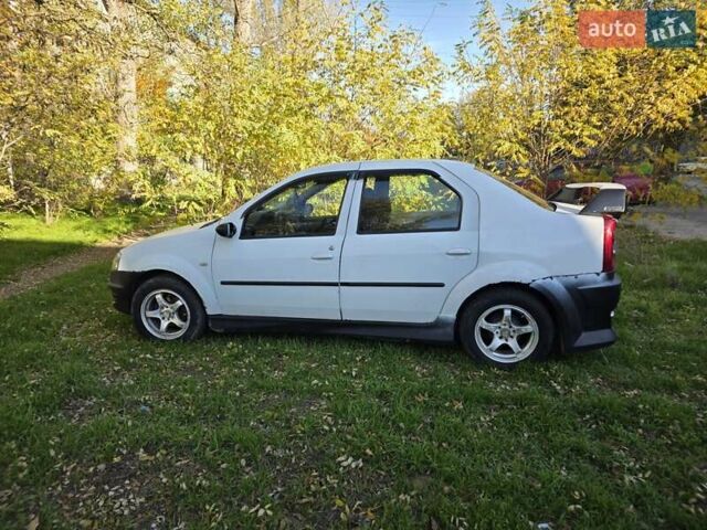 Білий Рено Логан, об'ємом двигуна 1.39 л та пробігом 770 тис. км за 2500 $, фото 3 на Automoto.ua