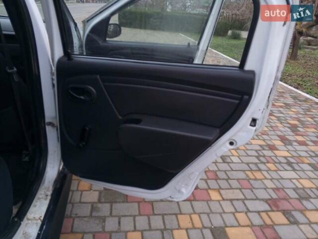 Белый Рено Логан, объемом двигателя 1.39 л и пробегом 170 тыс. км за 1999 $, фото 21 на Automoto.ua