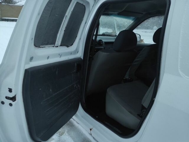 Белый Рено Логан, объемом двигателя 1.6 л и пробегом 250 тыс. км за 3500 $, фото 6 на Automoto.ua