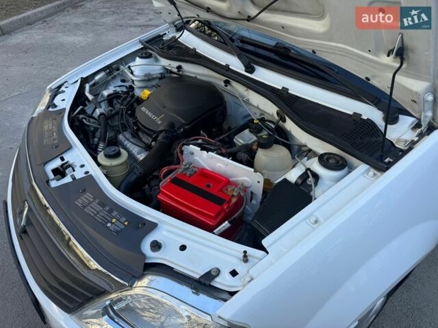 Белый Рено Логан, объемом двигателя 1.6 л и пробегом 81 тыс. км за 6150 $, фото 41 на Automoto.ua