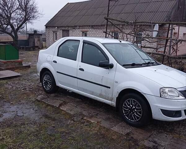 Белый Рено Логан, объемом двигателя 1.6 л и пробегом 160 тыс. км за 4620 $, фото 2 на Automoto.ua