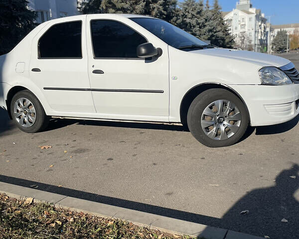 Білий Рено Логан, об'ємом двигуна 1.4 л та пробігом 82 тис. км за 5150 $, фото 3 на Automoto.ua