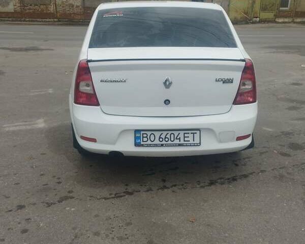 Белый Рено Логан, объемом двигателя 1.39 л и пробегом 280 тыс. км за 3500 $, фото 3 на Automoto.ua