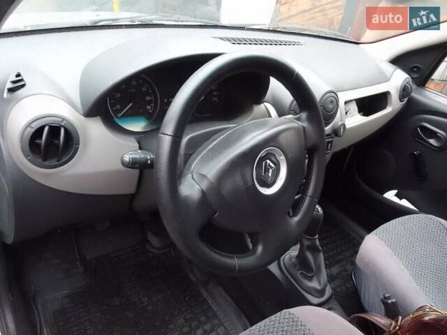 Белый Рено Логан, объемом двигателя 1.39 л и пробегом 274 тыс. км за 3300 $, фото 4 на Automoto.ua