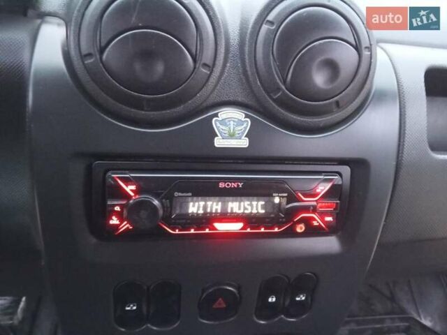 Белый Рено Логан, объемом двигателя 1.39 л и пробегом 170 тыс. км за 1999 $, фото 26 на Automoto.ua