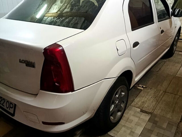 Белый Рено Логан, объемом двигателя 1.4 л и пробегом 165 тыс. км за 2700 $, фото 4 на Automoto.ua