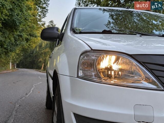 Белый Рено Логан, объемом двигателя 1.39 л и пробегом 450 тыс. км за 3300 $, фото 7 на Automoto.ua