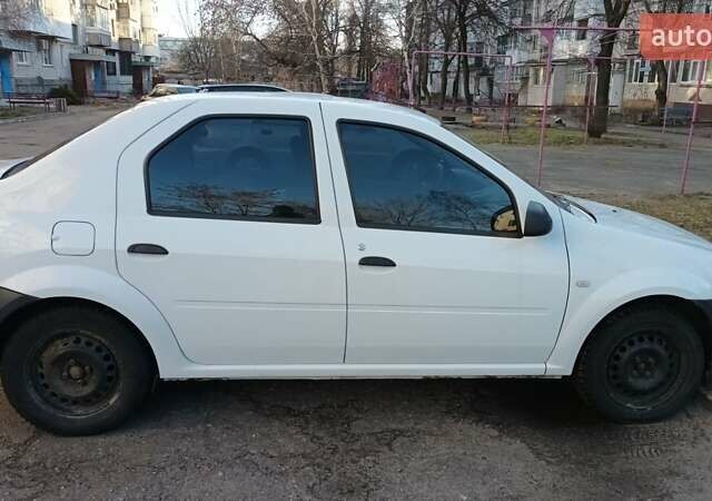 Белый Рено Логан, объемом двигателя 1.39 л и пробегом 132 тыс. км за 5000 $, фото 2 на Automoto.ua