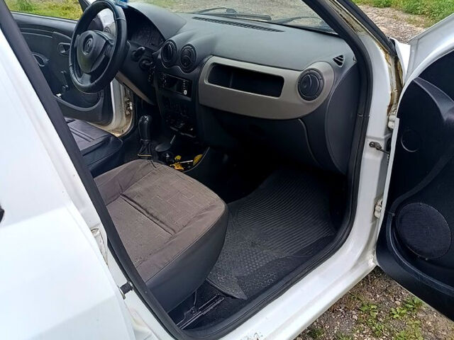 Белый Рено Логан, объемом двигателя 1.4 л и пробегом 165 тыс. км за 2700 $, фото 10 на Automoto.ua