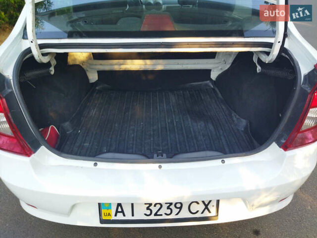 Рено Логан 2011 в Одессе на Automoto.ua Белый Рено Логан, объемом двигателя 0 л и пробегом 220 тыс. км за 3700 $, фото 7 на Automoto.ua