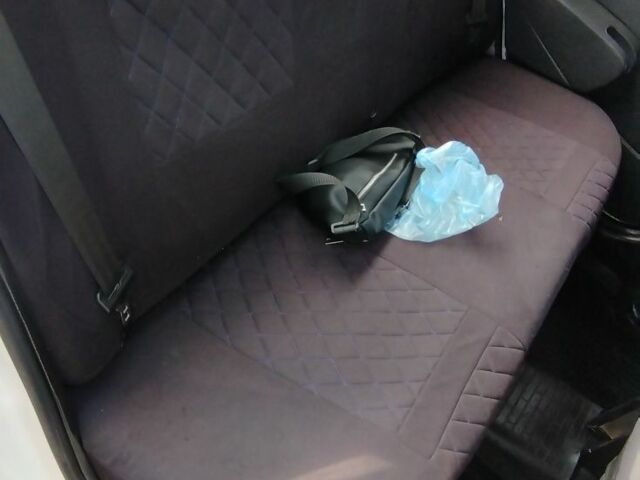 Белый Рено Логан, объемом двигателя 1.4 л и пробегом 670 тыс. км за 1750 $, фото 9 на Automoto.ua