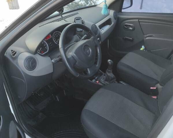 Білий Рено Логан, об'ємом двигуна 1.39 л та пробігом 260 тис. км за 3650 $, фото 8 на Automoto.ua