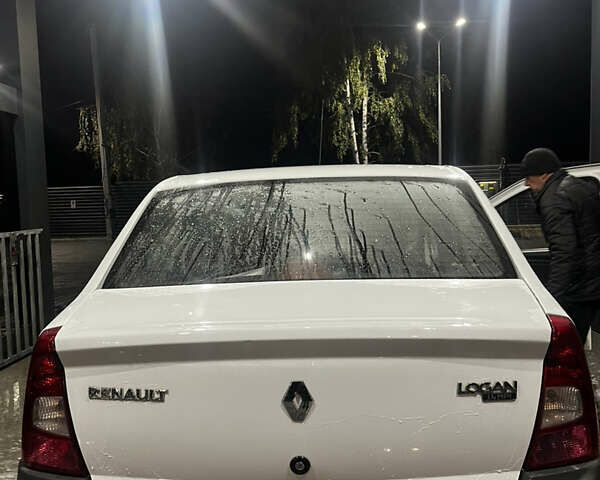 Рено Логан 2011 в Житомире на Automoto.ua Белый Рено Логан, объемом двигателя 1.39 л и пробегом 241 тыс. км за 2700 $, фото 1 на Automoto.ua