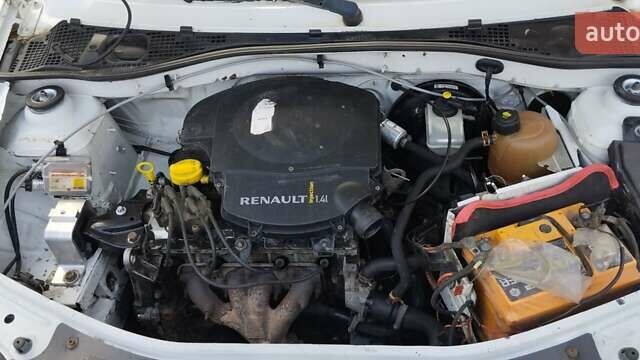 Білий Рено Логан, об'ємом двигуна 1.39 л та пробігом 670 тис. км за 1750 $, фото 13 на Automoto.ua