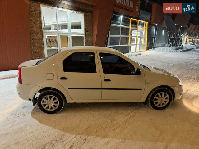 Білий Рено Логан, об'ємом двигуна 1.6 л та пробігом 199 тис. км за 3900 $, фото 5 на Automoto.ua