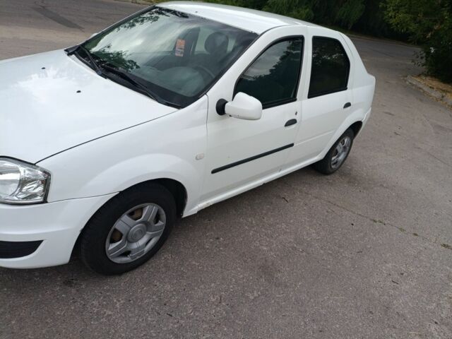 Белый Рено Логан, объемом двигателя 1.4 л и пробегом 246 тыс. км за 2500 $, фото 3 на Automoto.ua