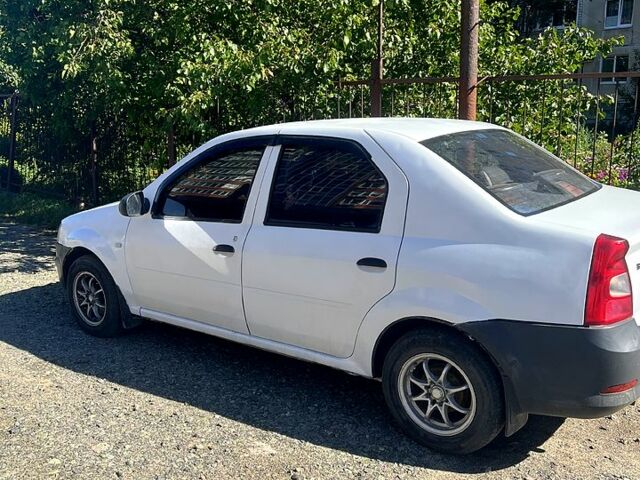 Білий Рено Логан, об'ємом двигуна 1.4 л та пробігом 350 тис. км за 2700 $, фото 1 на Automoto.ua