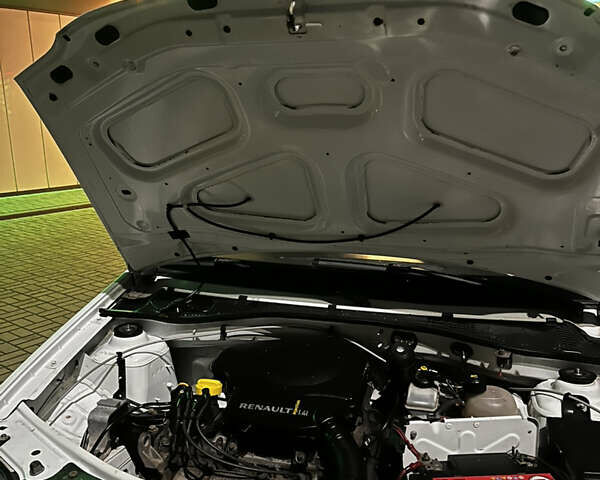 Белый Рено Логан, объемом двигателя 1.39 л и пробегом 210 тыс. км за 2700 $, фото 4 на Automoto.ua