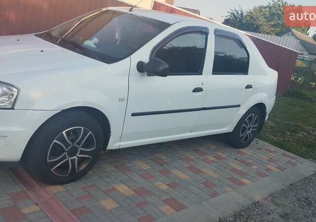 Белый Рено Логан, объемом двигателя 1.4 л и пробегом 333 тыс. км за 3900 $, фото 10 на Automoto.ua