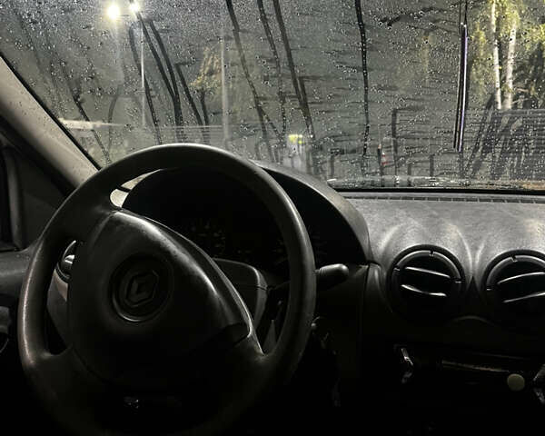 Рено Логан 2011 в Житомире на Automoto.ua Белый Рено Логан, объемом двигателя 1.39 л и пробегом 241 тыс. км за 2700 $, фото 3 на Automoto.ua