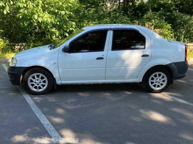 Білий Рено Логан, об'ємом двигуна 1.4 л та пробігом 217 тис. км за 3900 $, фото 3 на Automoto.ua