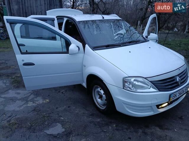 Белый Рено Логан, объемом двигателя 1.4 л и пробегом 118 тыс. км за 4500 $, фото 9 на Automoto.ua