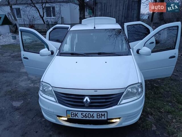 Белый Рено Логан, объемом двигателя 1.4 л и пробегом 118 тыс. км за 4500 $, фото 12 на Automoto.ua