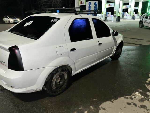 Белый Рено Логан, объемом двигателя 1.4 л и пробегом 2 тыс. км за 3500 $, фото 3 на Automoto.ua