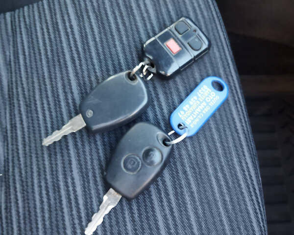 Рено Логан 2011 в Одессе на Automoto.ua Белый Рено Логан, объемом двигателя 0 л и пробегом 220 тыс. км за 3700 $, фото 9 на Automoto.ua