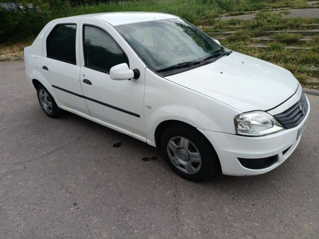 Белый Рено Логан, объемом двигателя 1.4 л и пробегом 246 тыс. км за 2500 $, фото 2 на Automoto.ua