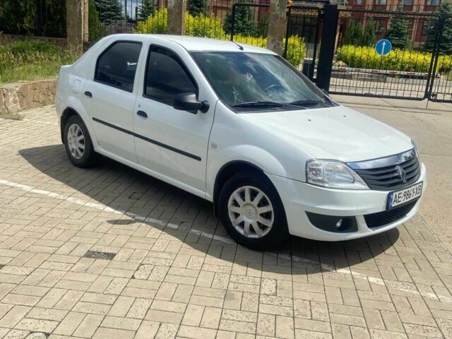 Белый Рено Логан, объемом двигателя 1.4 л и пробегом 164 тыс. км за 4500 $, фото 2 на Automoto.ua