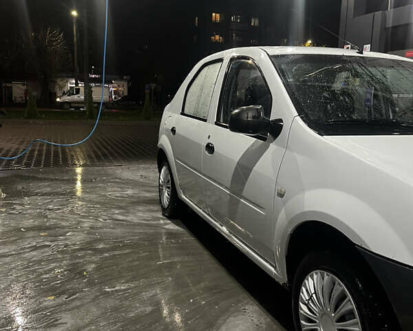 Рено Логан 2011 в Житомире на Automoto.ua Белый Рено Логан, объемом двигателя 1.39 л и пробегом 241 тыс. км за 2700 $, фото 7 на Automoto.ua