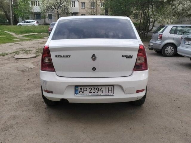 Білий Рено Логан, об'ємом двигуна 1.39 л та пробігом 300 тис. км за 3300 $, фото 2 на Automoto.ua