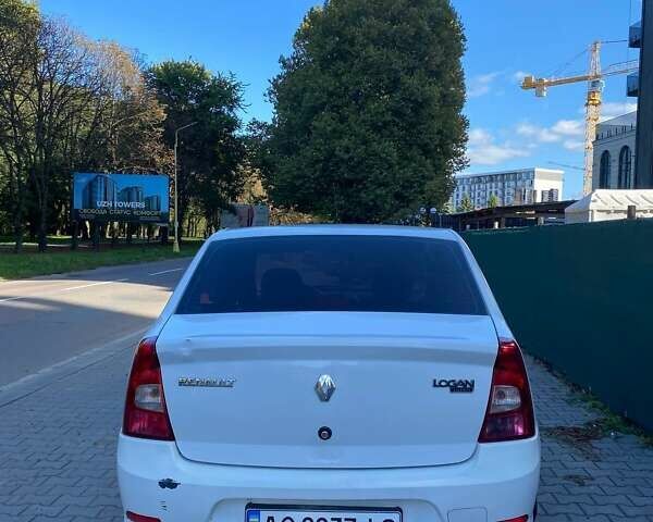 Белый Рено Логан, объемом двигателя 1.4 л и пробегом 420 тыс. км за 2500 $, фото 1 на Automoto.ua
