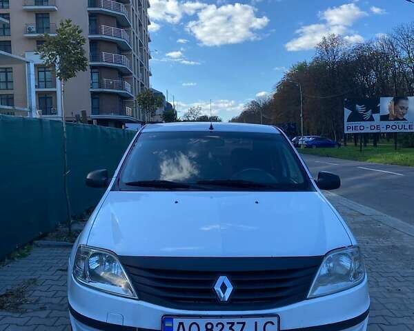 Белый Рено Логан, объемом двигателя 1.4 л и пробегом 420 тыс. км за 2500 $, фото 2 на Automoto.ua