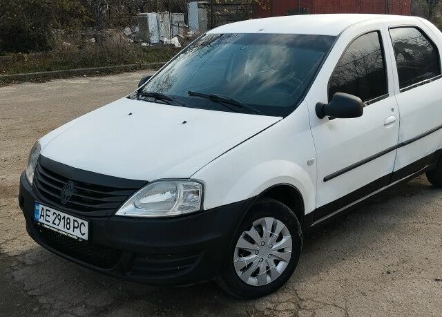 Белый Рено Логан, объемом двигателя 1.4 л и пробегом 670 тыс. км за 1750 $, фото 1 на Automoto.ua