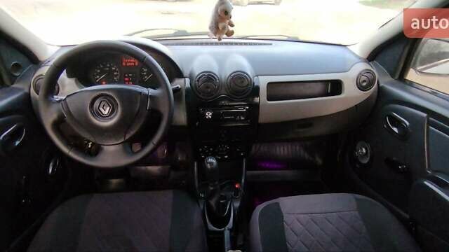 Білий Рено Логан, об'ємом двигуна 1.39 л та пробігом 670 тис. км за 1750 $, фото 6 на Automoto.ua