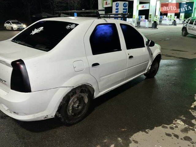 Белый Рено Логан, объемом двигателя 1.4 л и пробегом 349 тыс. км за 3500 $, фото 2 на Automoto.ua