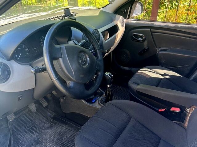 Білий Рено Логан, об'ємом двигуна 1.4 л та пробігом 350 тис. км за 2700 $, фото 5 на Automoto.ua