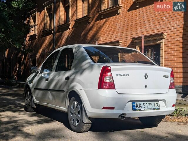 Білий Рено Логан, об'ємом двигуна 1.39 л та пробігом 450 тис. км за 3600 $, фото 5 на Automoto.ua