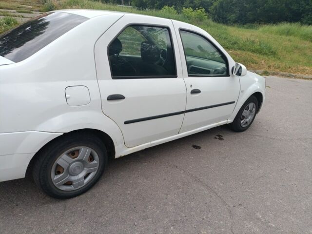 Белый Рено Логан, объемом двигателя 1.4 л и пробегом 246 тыс. км за 2500 $, фото 5 на Automoto.ua